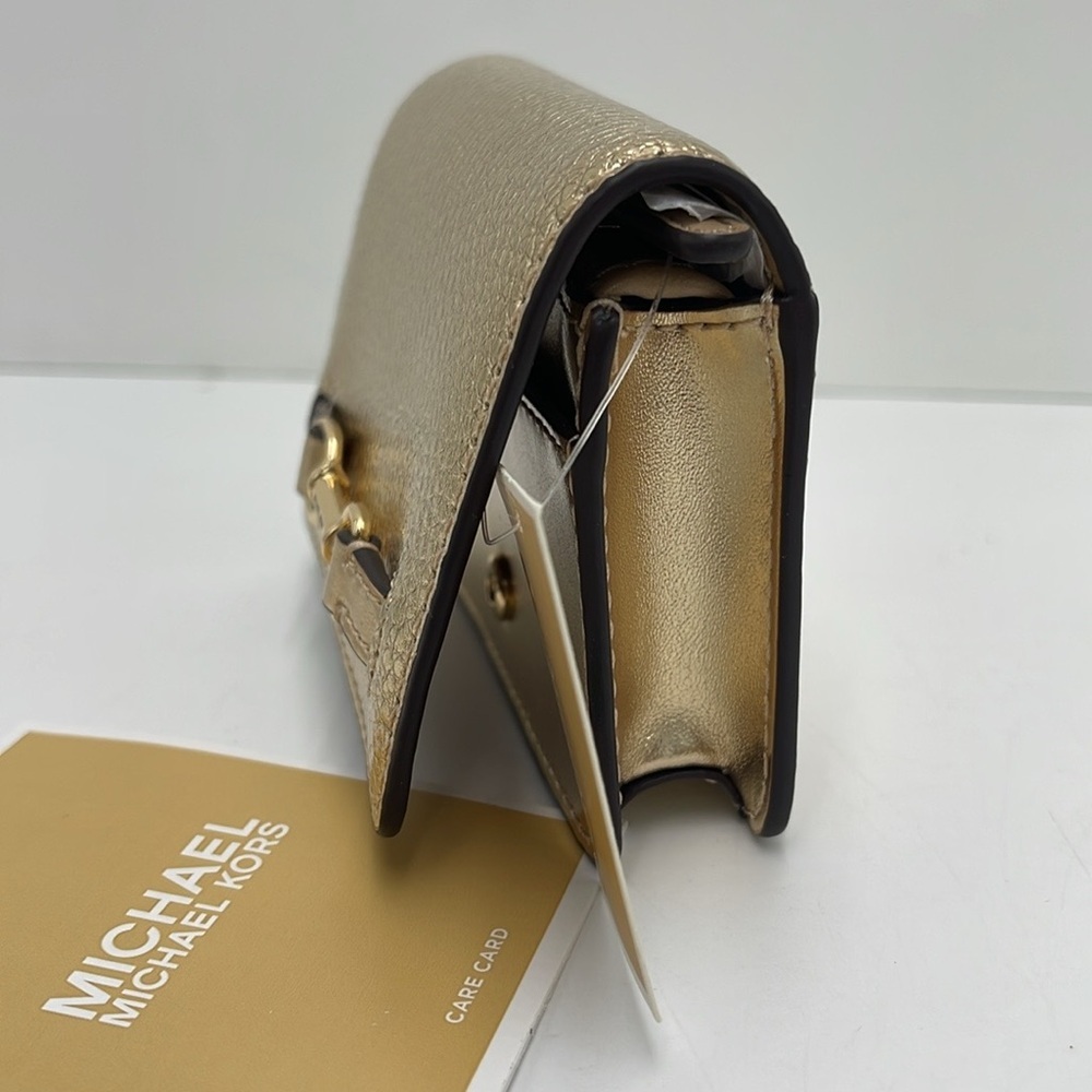 MICHAEL KORS
Carson Small Metallic Pebbled Leather Wallet
Pale Gold 
NWT - Picture 10 of 16